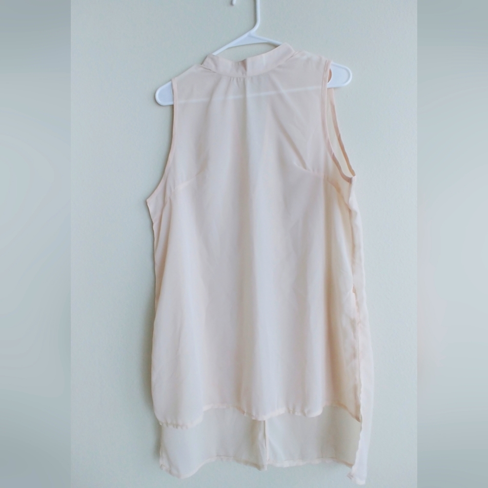 Cute sheffon long back, side slit light peach top v back top No tag's but is new
